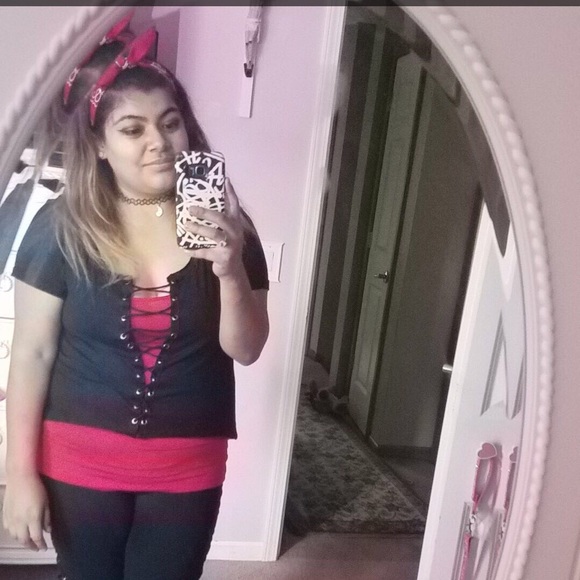 Meet Your Posher!๐๐๐ - Picture 2 of 4